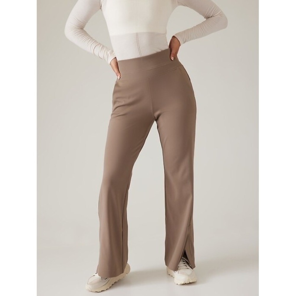 Athleta Venice Flare Pant Women's Medium Pyrite Stretch Pull On Yoga Gym Travel